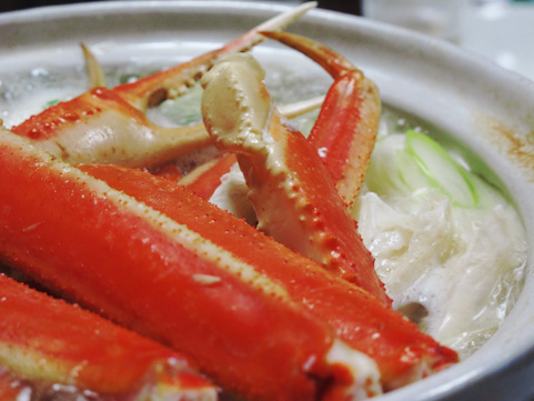 カニのゆで方で冷凍物はどうするの?水から?足はどうする?