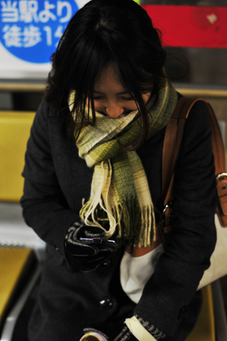 スマホ用の手袋でなぜ操作できる?反応は?また自作できる?