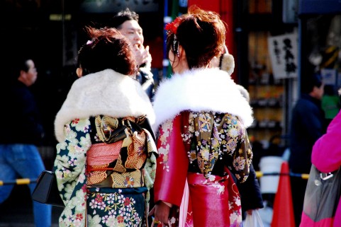成人式のお祝いはいくら位が相場なの?いつ渡す?人気のものとは?